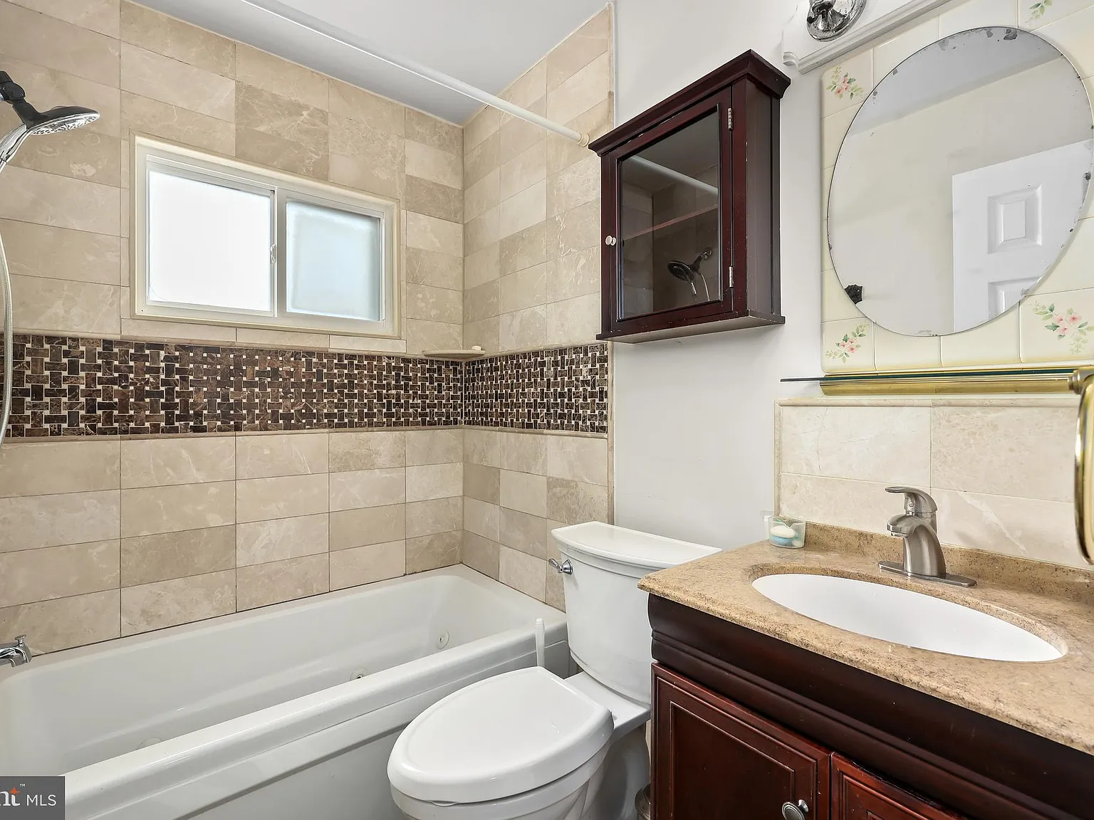 2 bed, 988 sqft, $1,931 — Photo 3