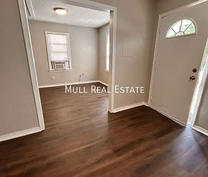 4801 N Willow Ave — Photo 10