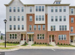 904 California Dr NE, Leesburg, VA 20176