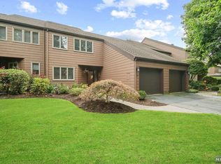15 Grist Mill Run, Mahwah, NJ 07430