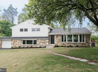 318 Old Farm Rd, Wyncote, PA 19095