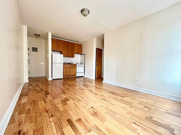 2nd image of 184 Clarkson Ave APT 3D