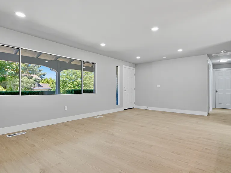 13503 NE 70th St — Photo 11