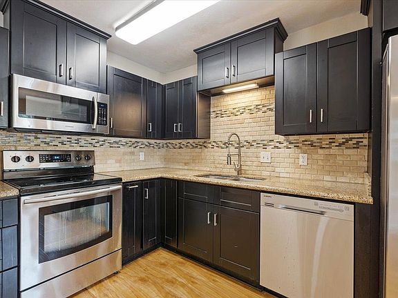 3rd image of 1305 Airport Dr APT A04