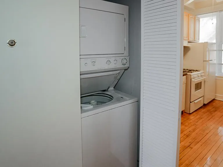 3056 N Greenview Ave #2 — Photo 7