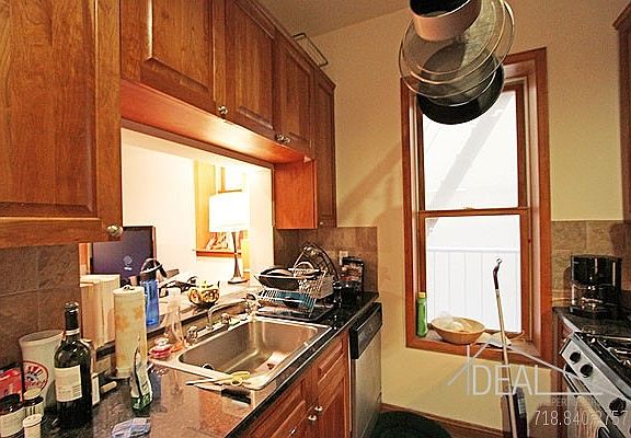 4th image of 138 Prospect Park W