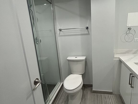 4th image of 15 Walmer Rd #906
