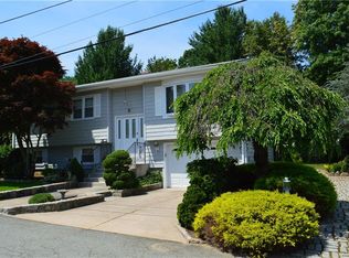 6 Tara St, North Providence, RI 02904