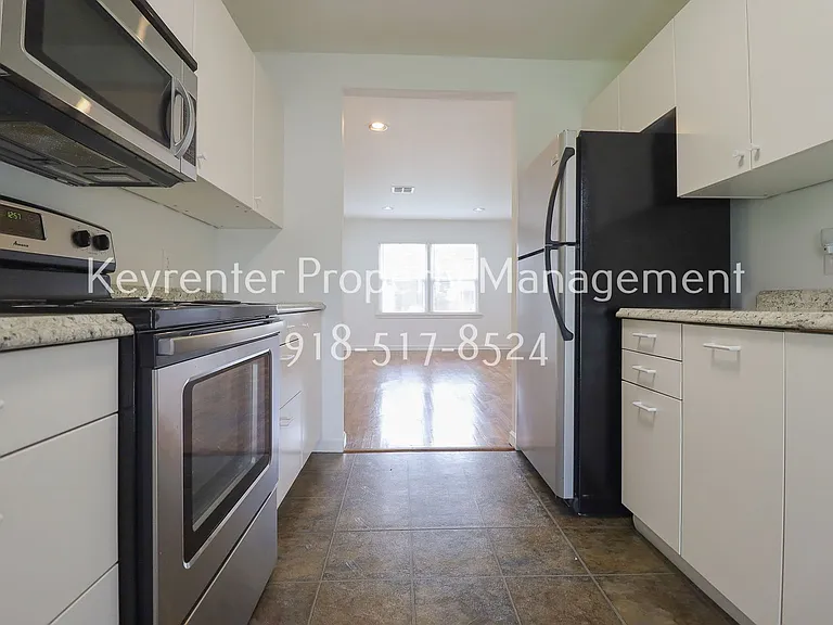 923 E 37th Pl — Photo 11