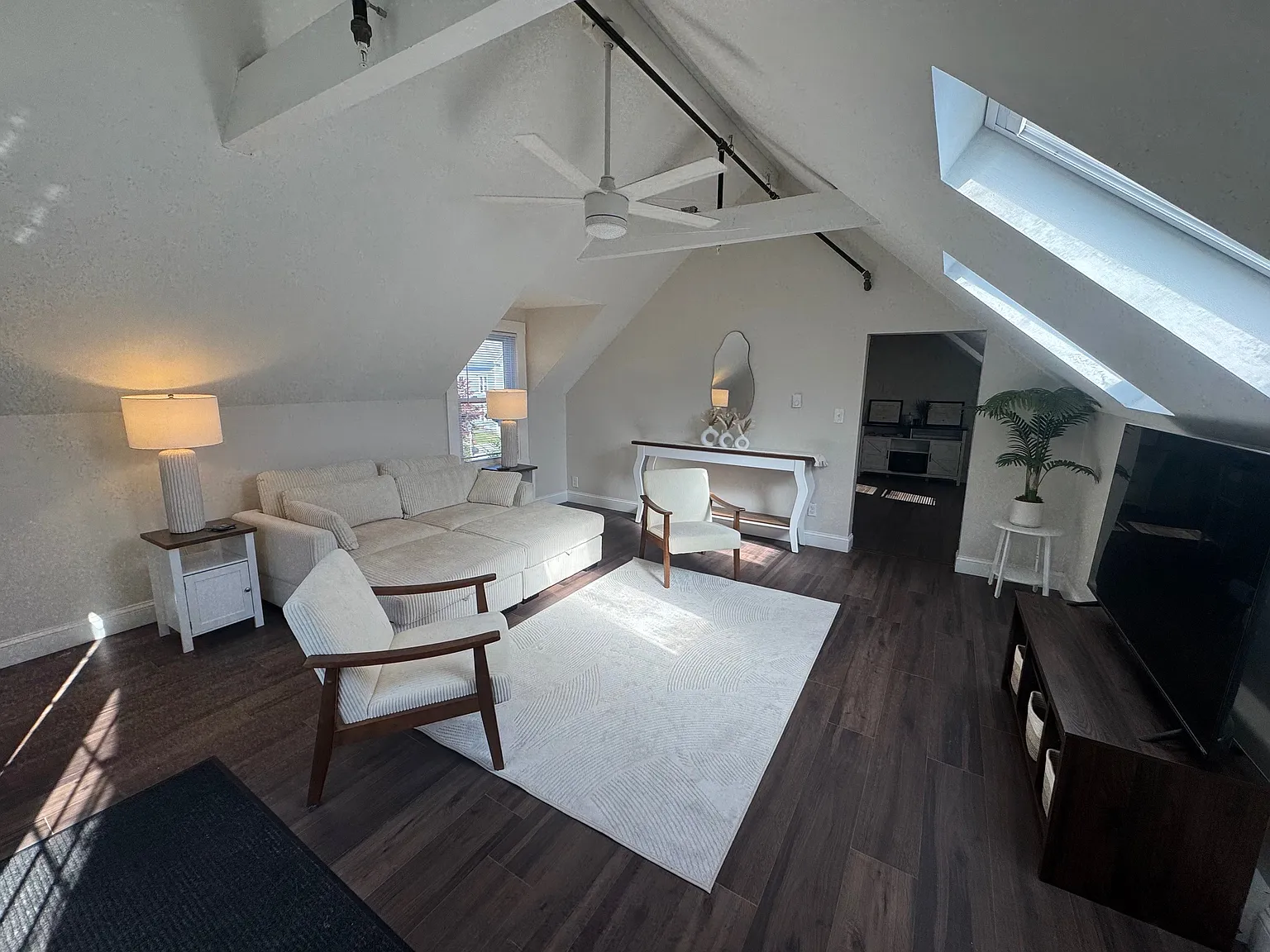 1 bed, 964 sqft, $2,000 — Photo 2