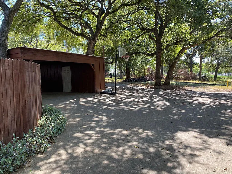 7608 Bridges Ave — Photo 11
