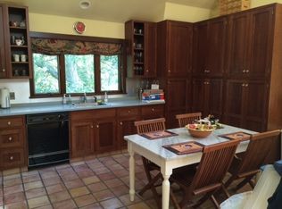 2188 Tower Hill Rd, Saunderstown, RI 02874