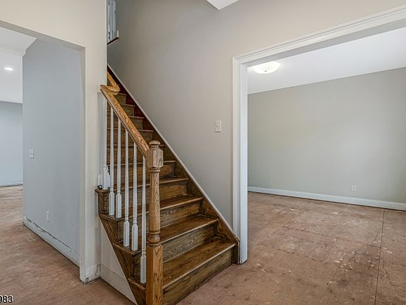 4th image of 441 William St