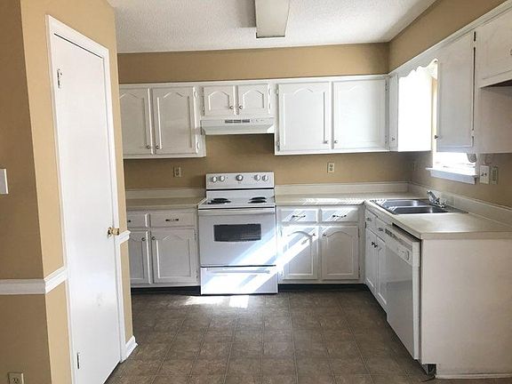 3rd image of 4625 Pembine Dr