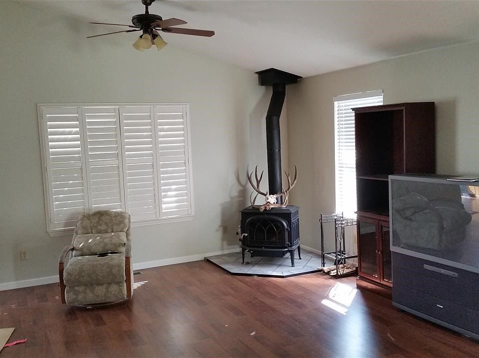2nd image of 977 Parkview Dr