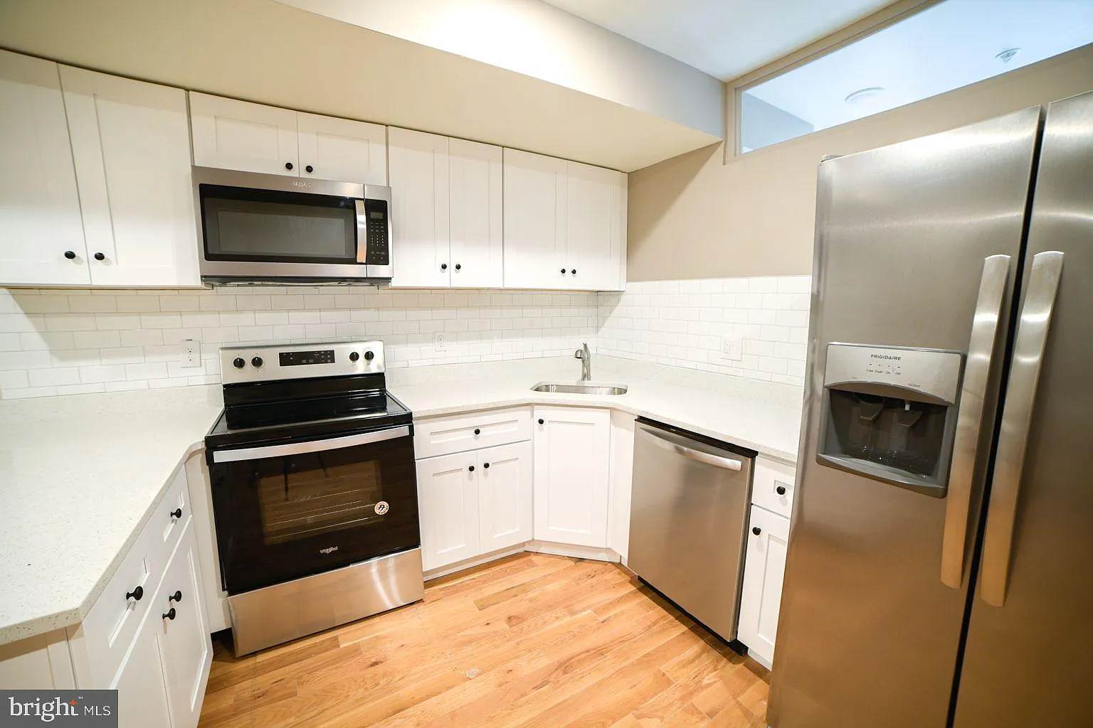3 bed, 2283 sqft, $2,400 — Photo 3