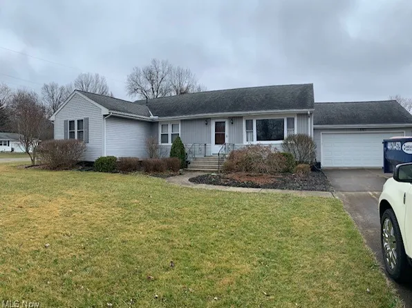 1221 Kay Dr, Lorain, OH 44053
