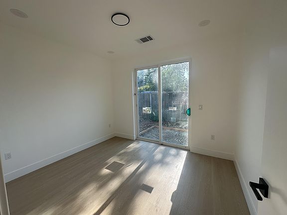 4th image of 4385 El Camino Ave #B