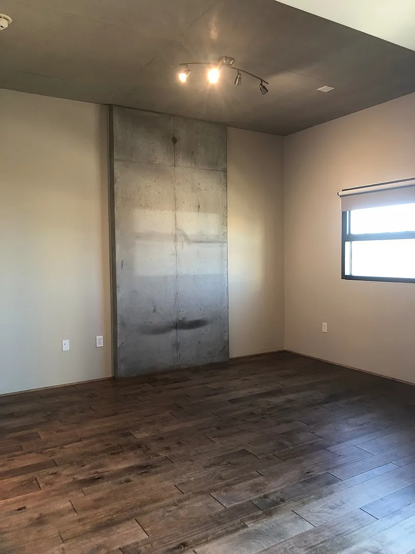 Juhl Loft Style Living 1 Bedroom + Den Unit For Lease — Photo 3