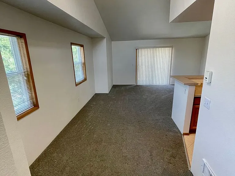 5631 N Hills Dr — Photo 6