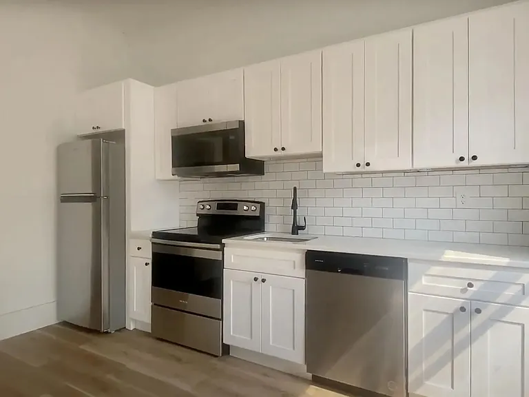 2037 Spring Garden St #2FF — Photo 5