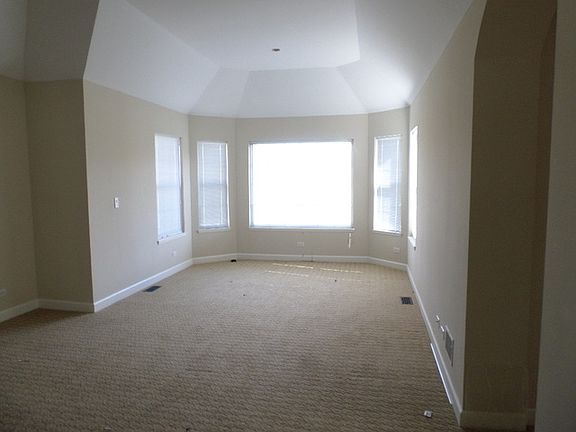 5th image of 44 E Warson Ct