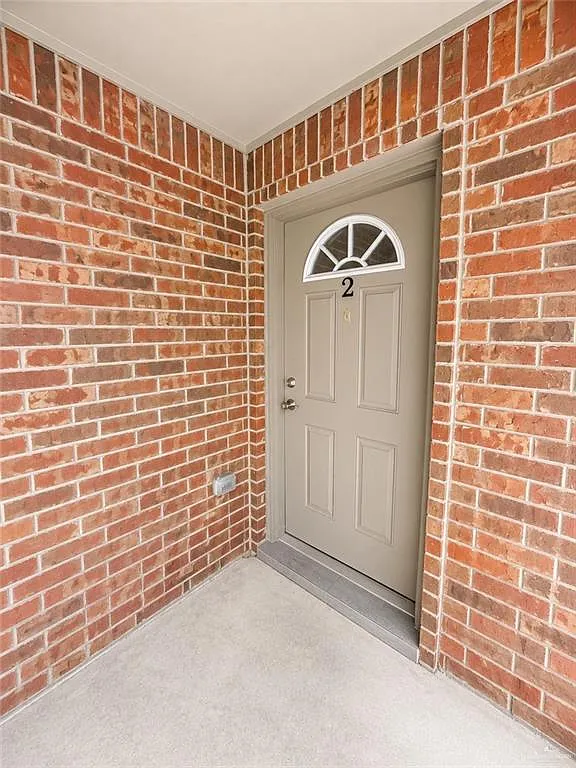 3 bed, 2.0 bath, 1050 sqft, $1,000 — Photo 2