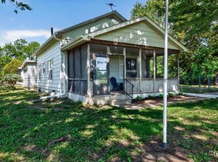 1635 SW Auburn Rd, Topeka, KS 66615