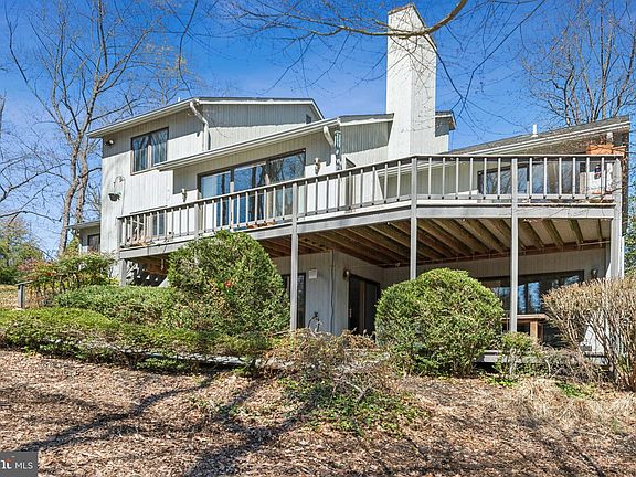 3rd image of 305 Eatons Landing Dr