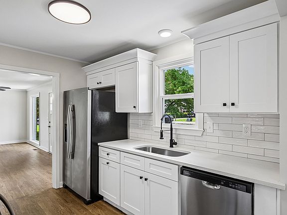 5th image of 209 Ridgeway Dr