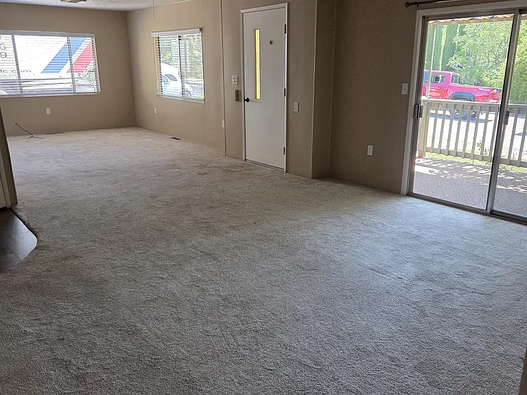 735 Sunshine Ln — Photo 5