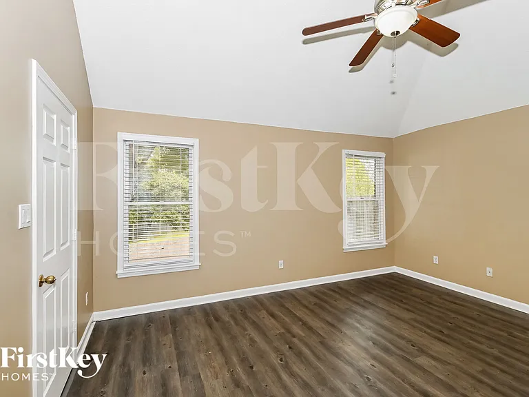 844 Tropicana Dr E — Photo 10