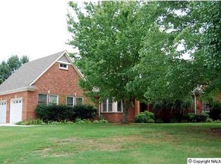 3206 Cedarhurst Dr SW, Decatur, AL 35603