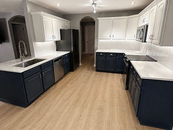 4th image of 1399 Ambleside Dr