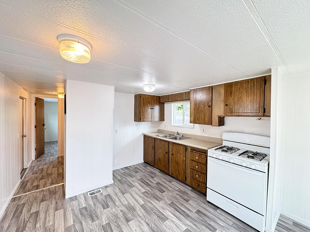 2055 Greensprings Dr — Photo 4