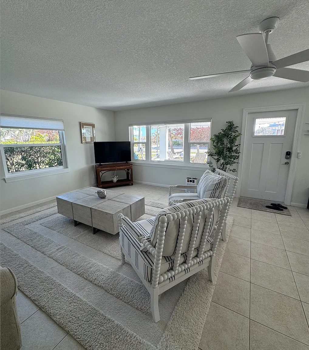 2 bed, 1250 sqft, $2,300 — Photo 2