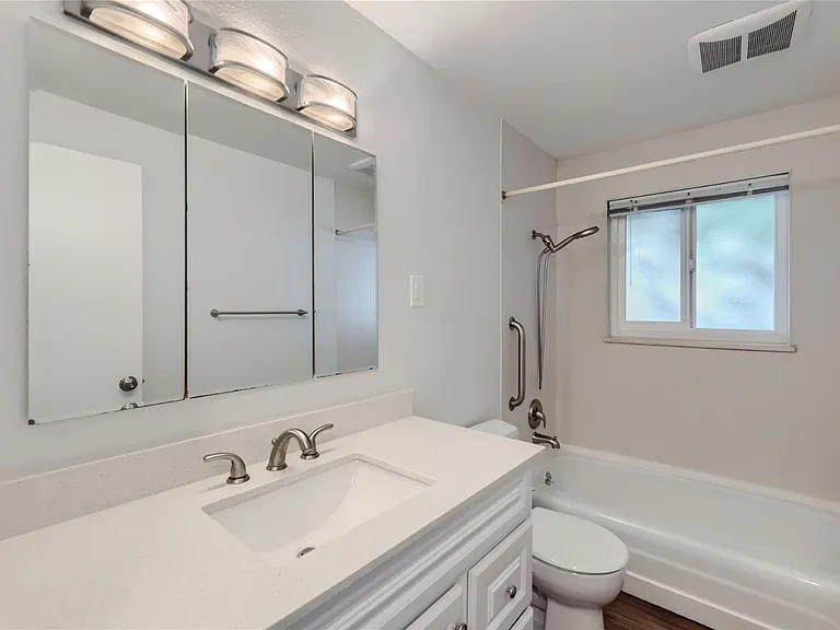 10708 Stone Ave — Photo 9