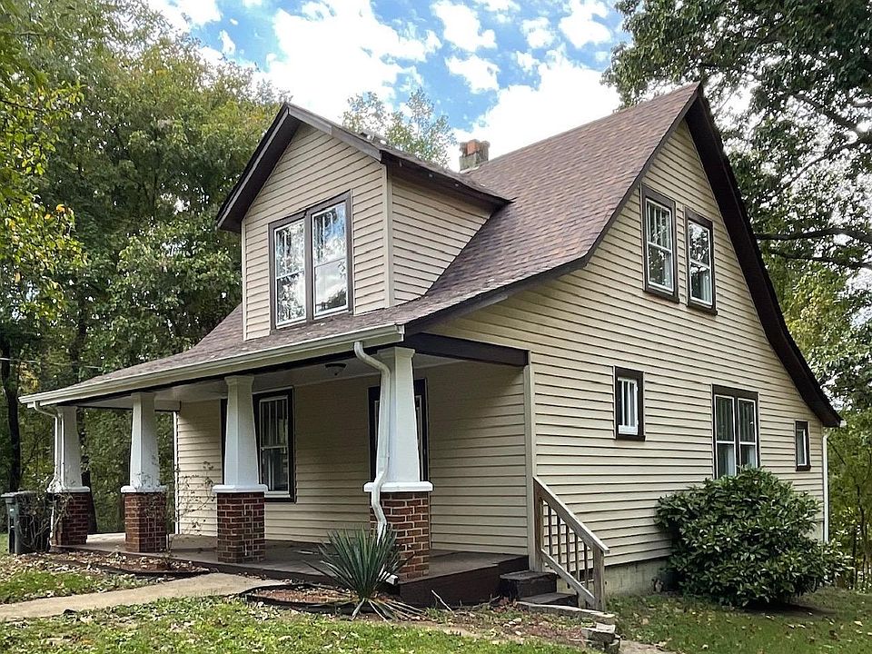 1st image of 2909 Center St