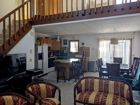 3rd image of 1493 Waterfront Dr