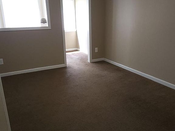 3rd image of 5 E Avon Dr