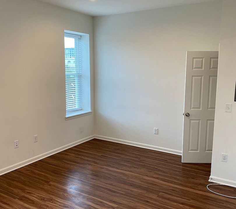 1st image of 1601 6th St NW #303