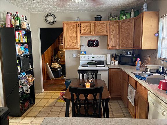4th image of 408 Brown St