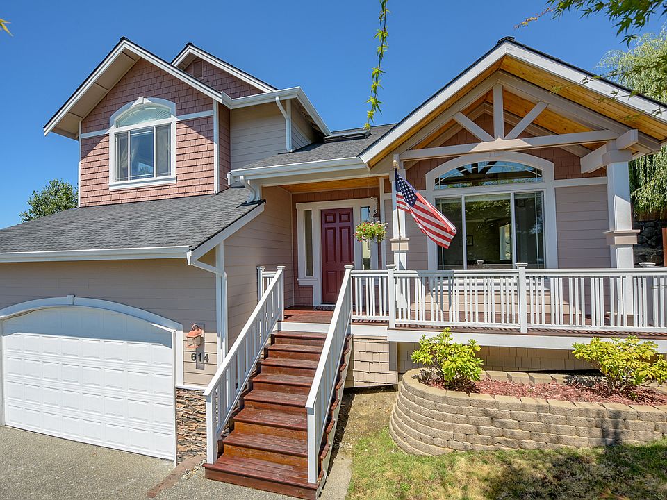 1st image of 614 Bronson Pl NE