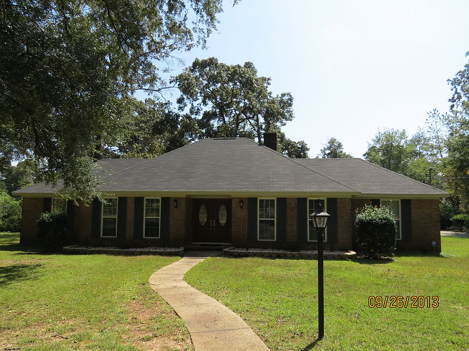 Welcome to 136 Gillis Dr!