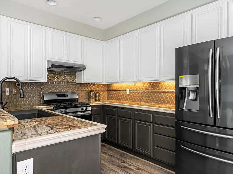 8212 E White Fir Ln — Photo 17