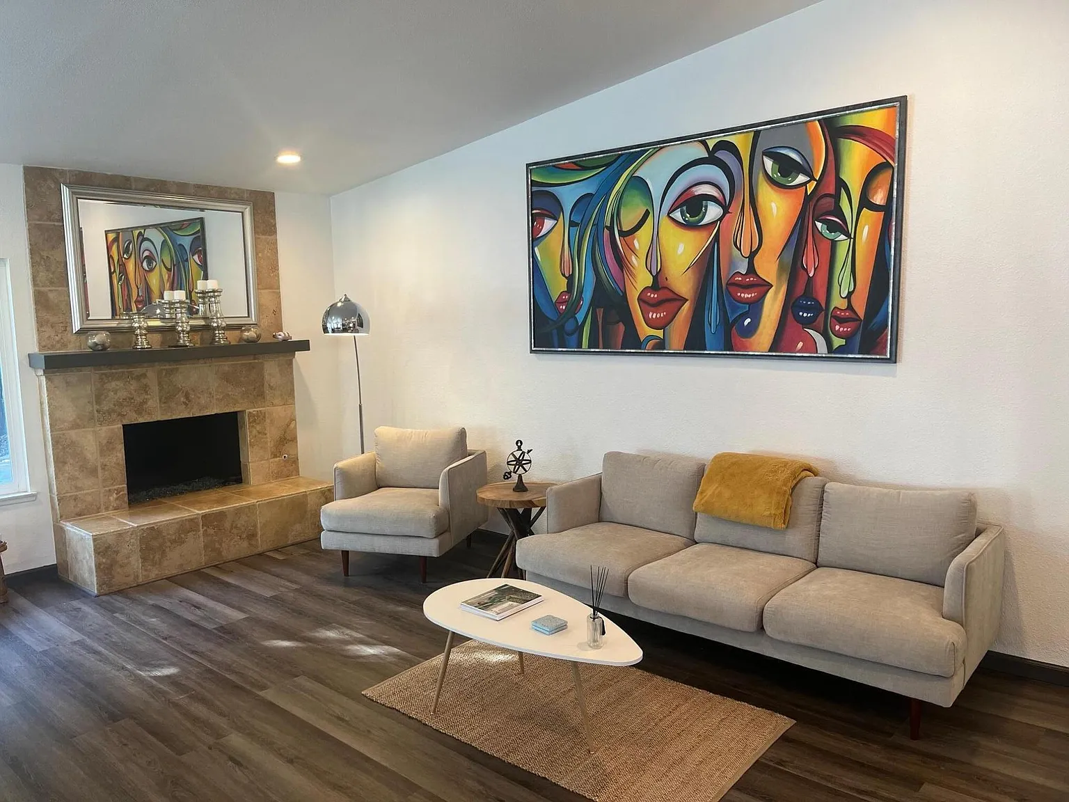 3 bed, 2080 sqft, $4,300 — Photo 4