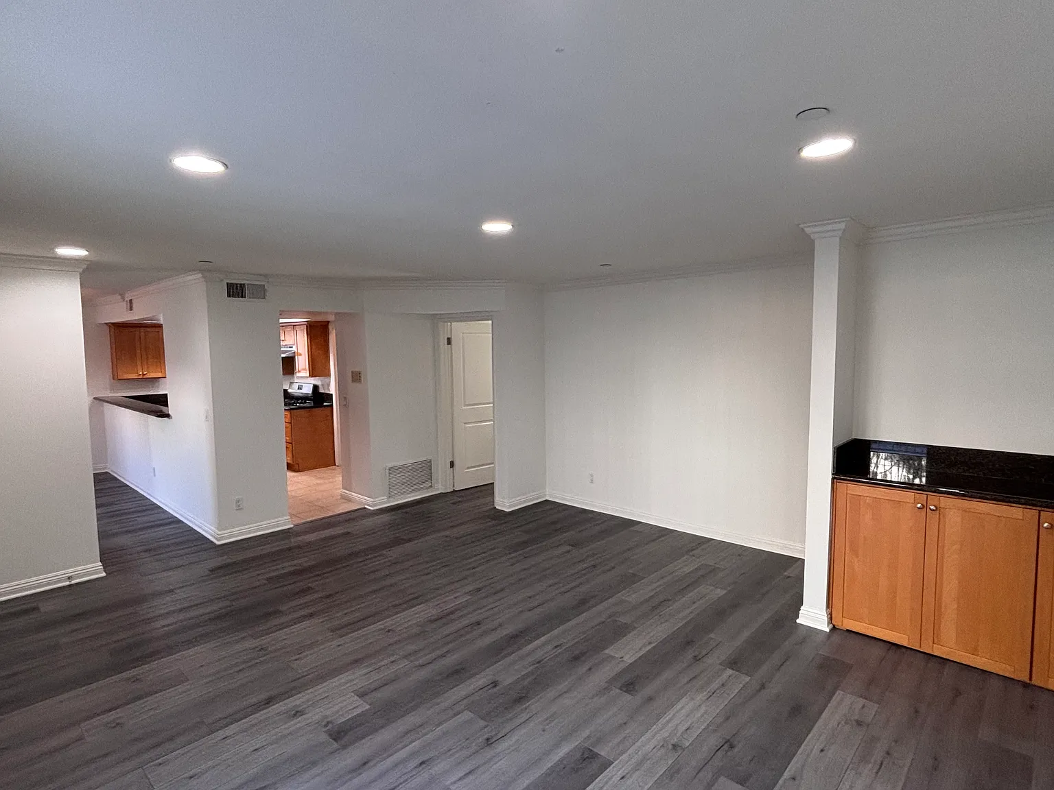 2 bed, 1100 sqft, $2,850 — Photo 2