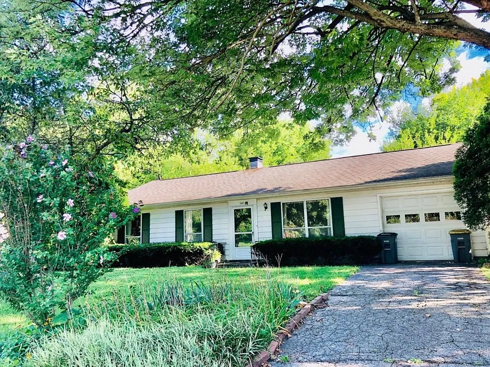 1961 Indian Trail Dr