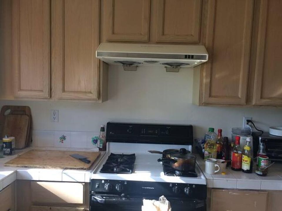 2nd image of 21920 Eaton Pl