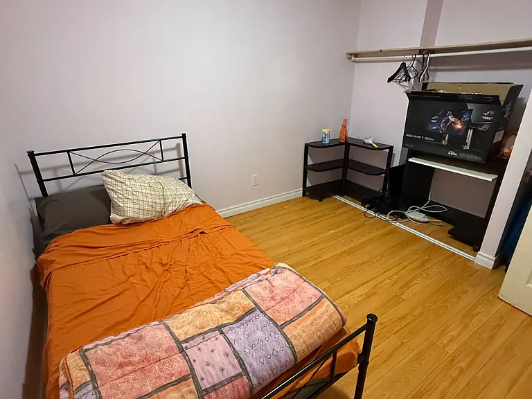140 Sexton Cres #3 — Photo 5